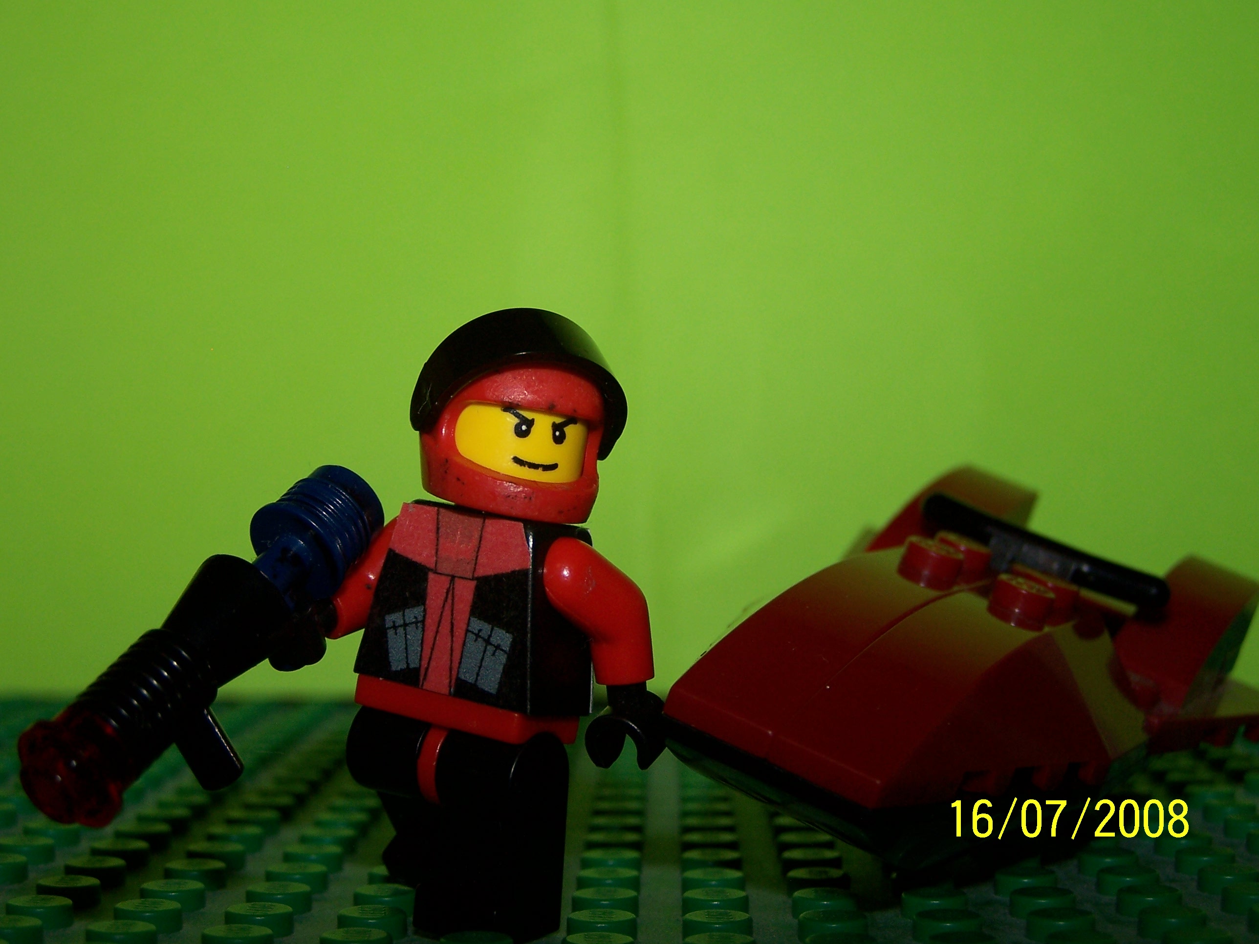 xarkon_soldier_with_hornet.jpg