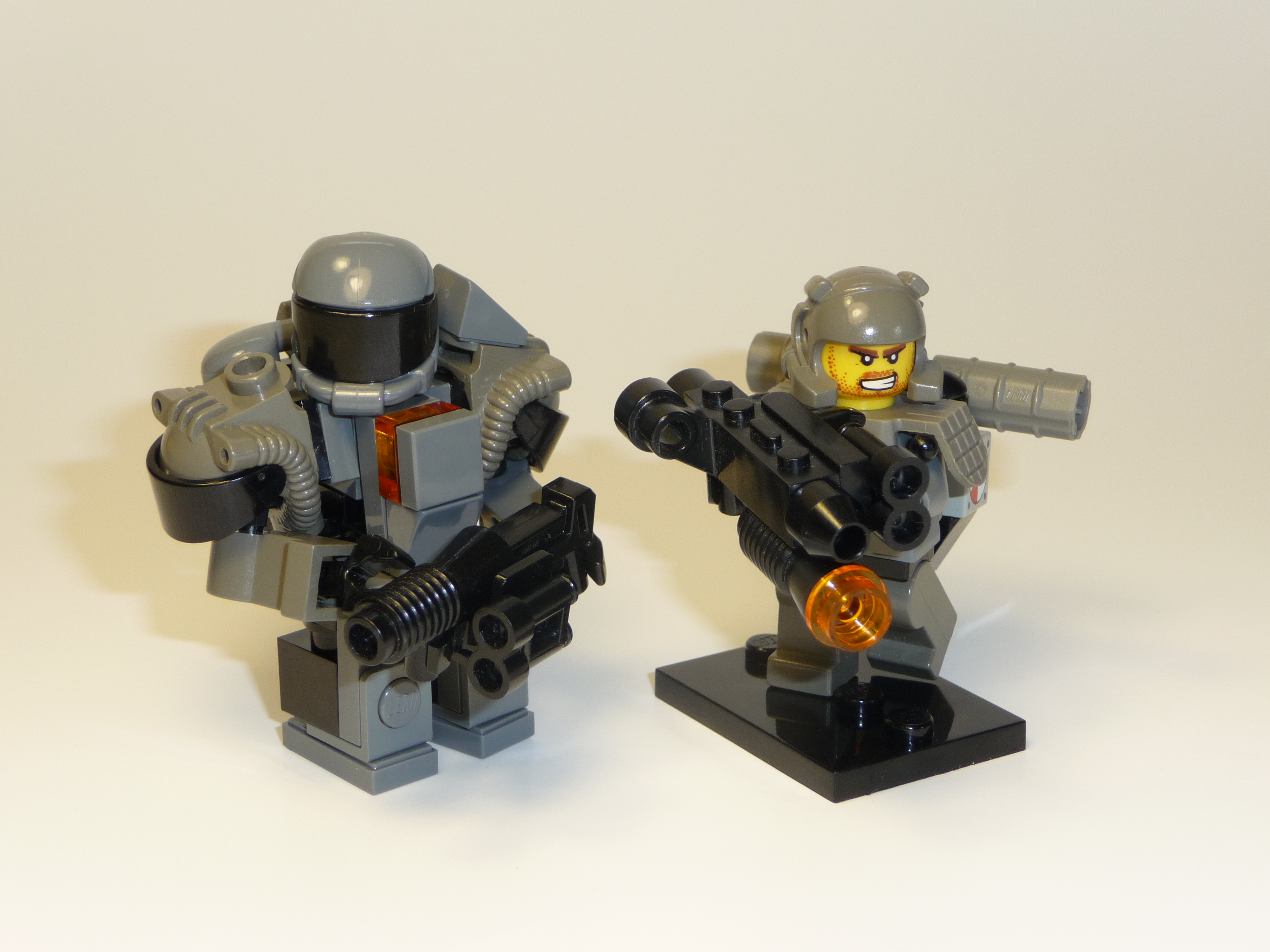 vanguard_power_suit_and_marine0.jpg