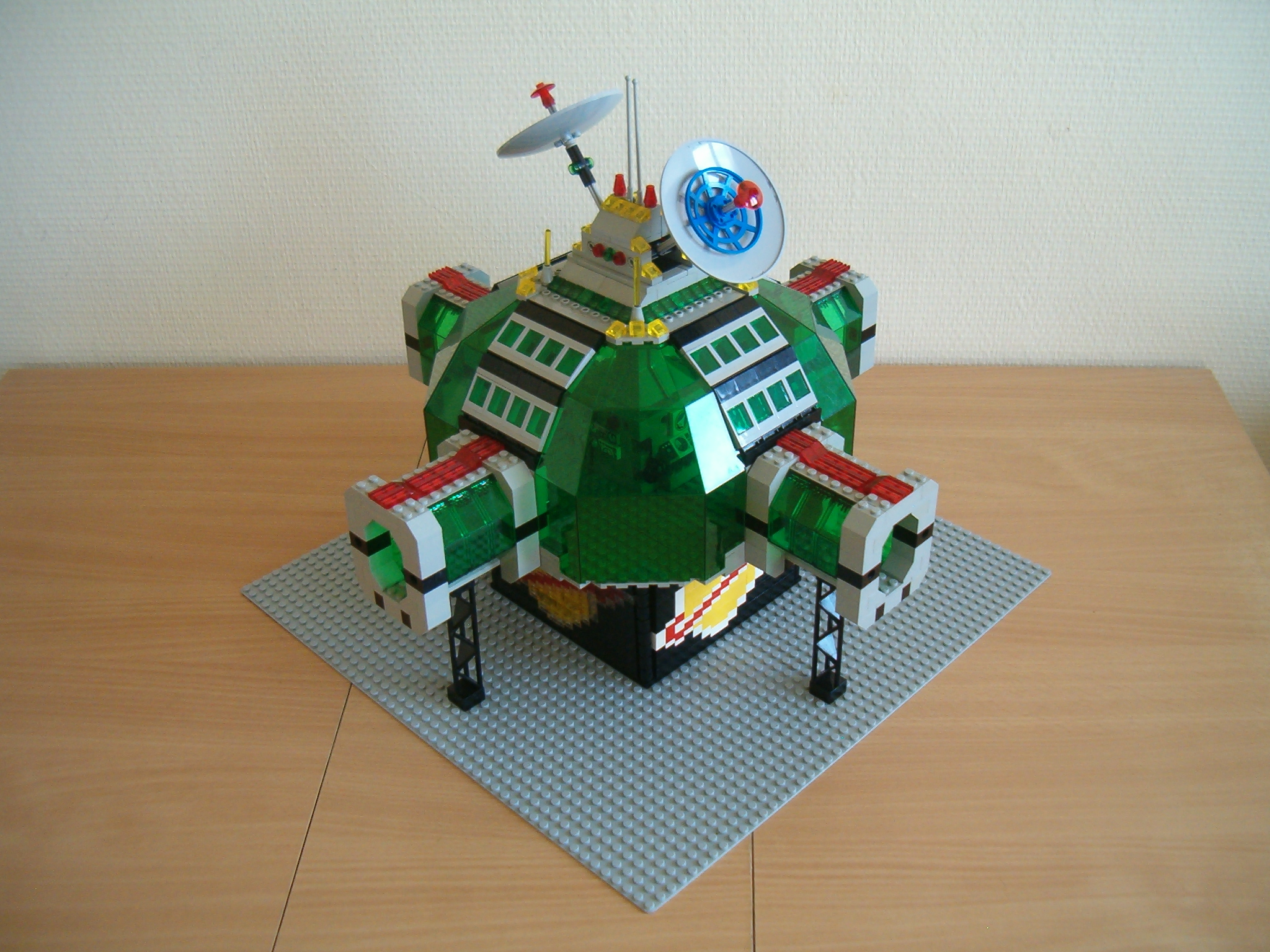 moonbasedomevert111.jpg