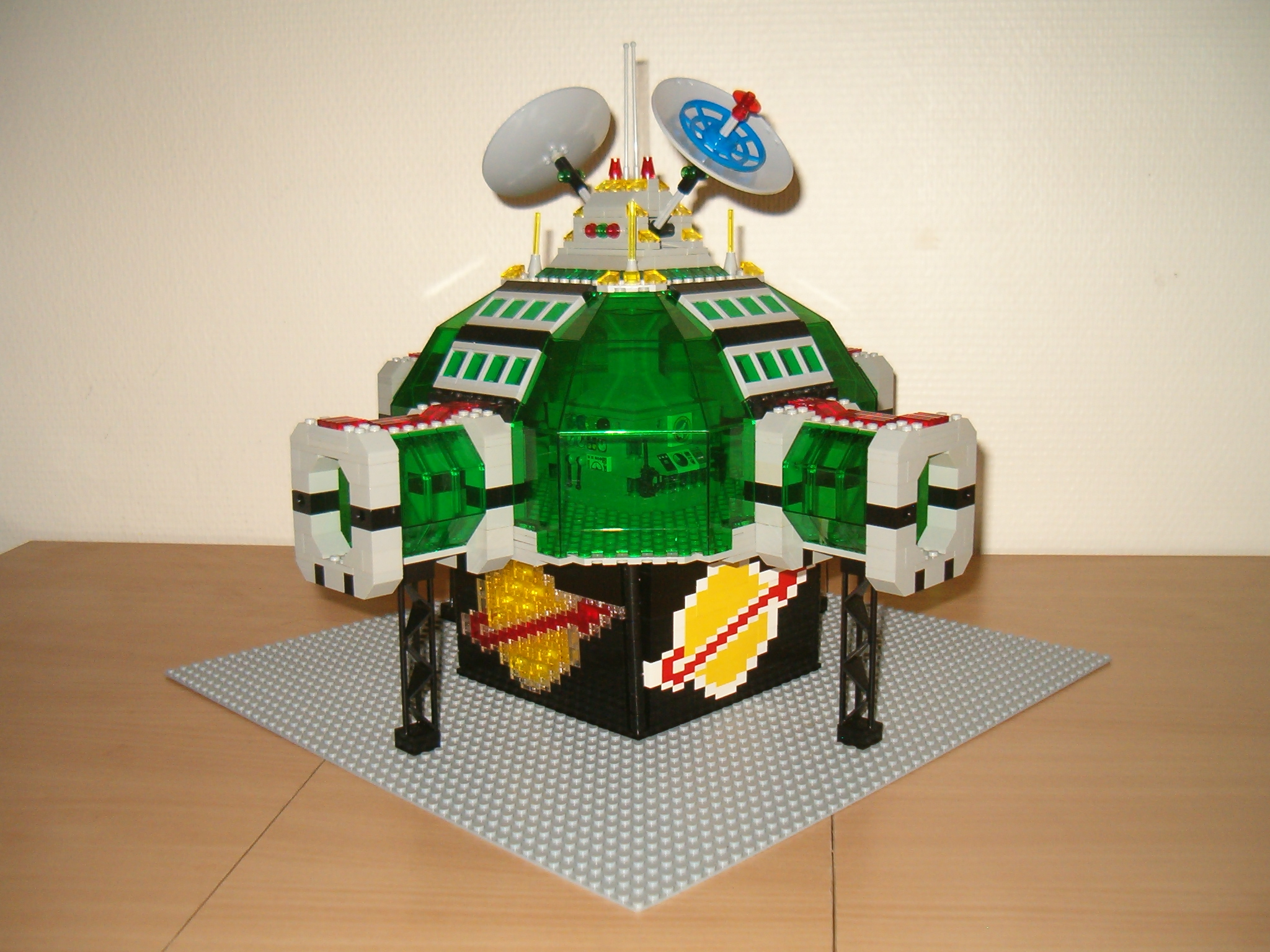 moonbasedomevert112.jpg
