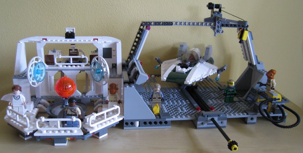 7754__home_one_mon_calamari_star_cruiser.jpg