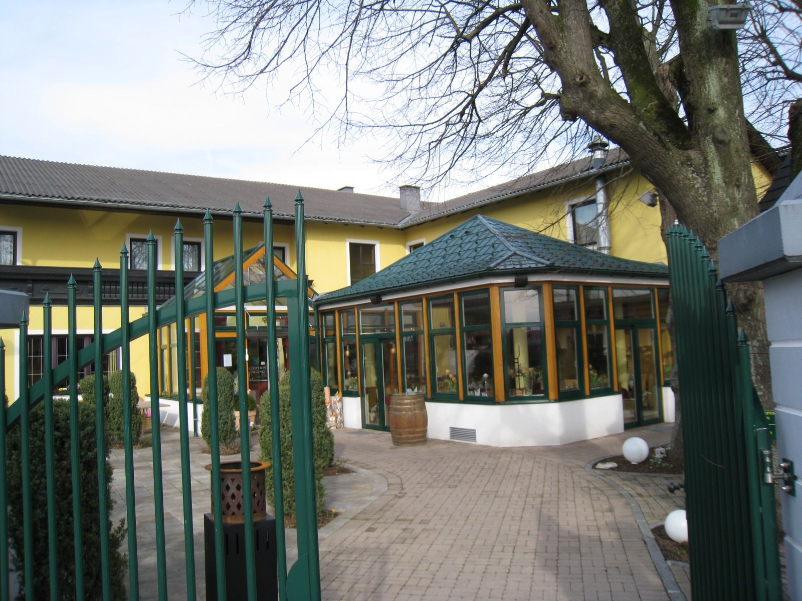 hotel_-_outside_01.jpg