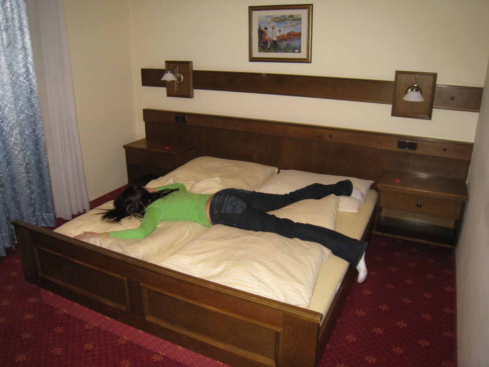 hotel_-_room_01.jpg
