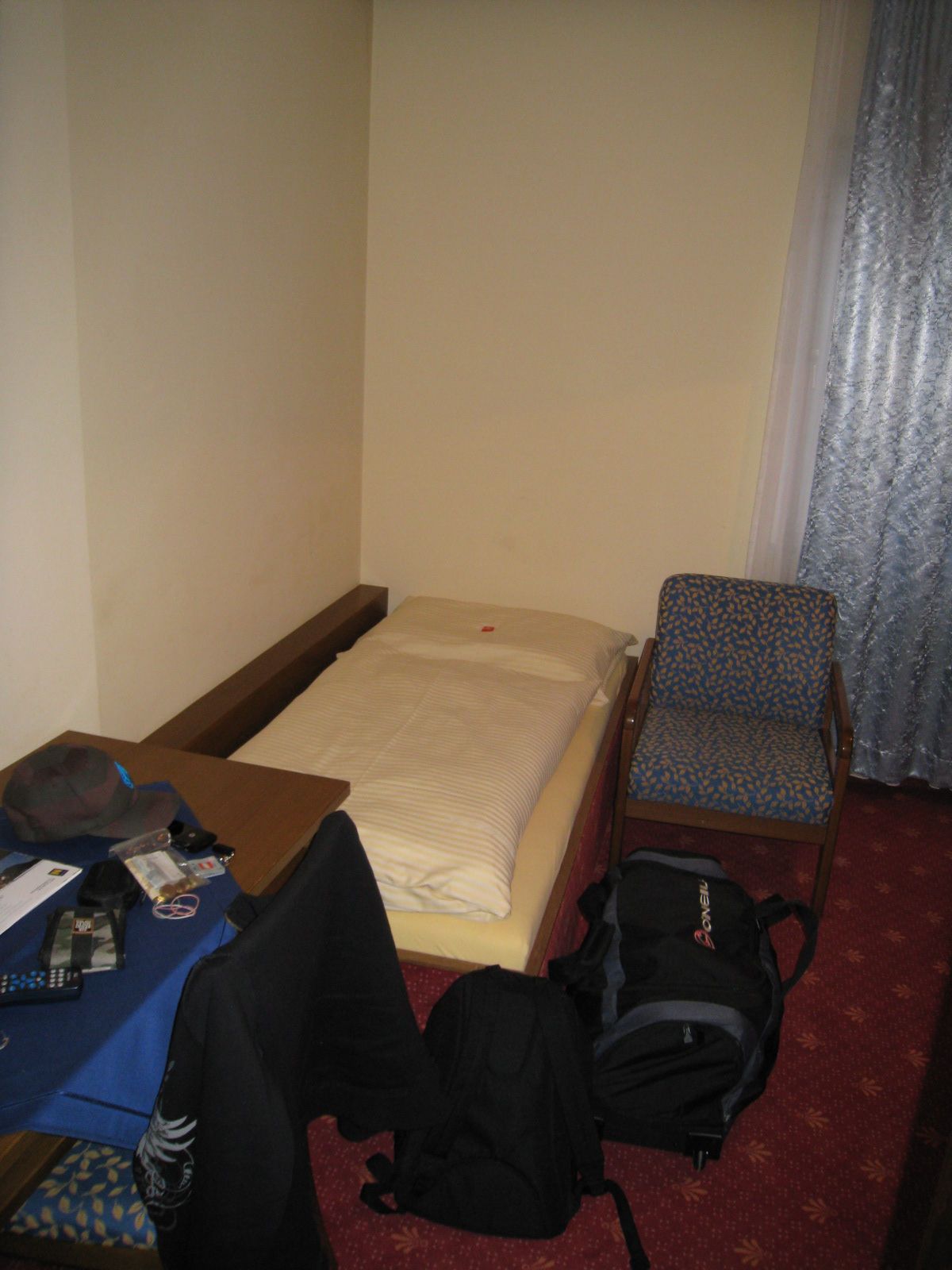 hotel_-_room_02.jpg