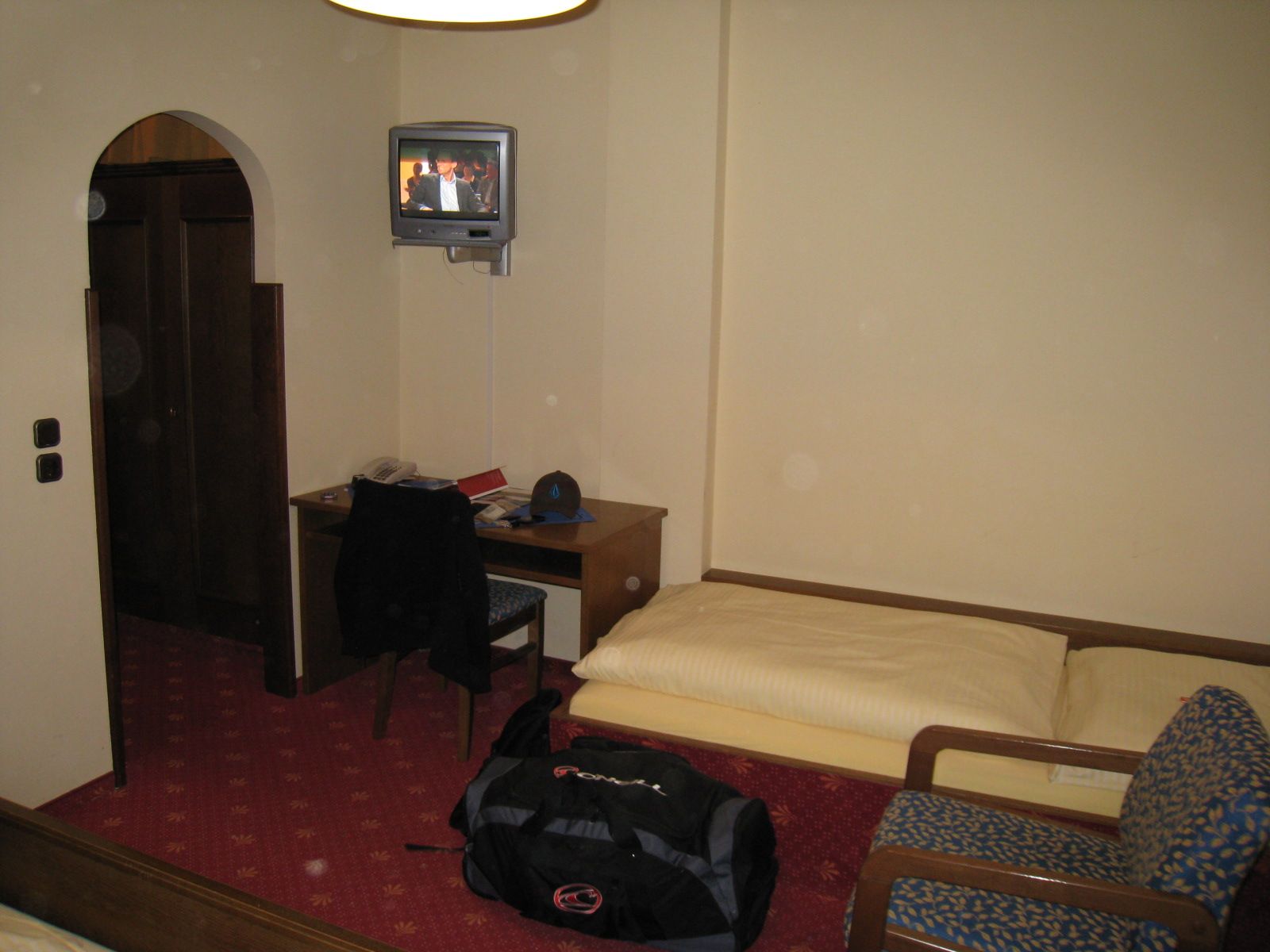 hotel_-_room_03.jpg