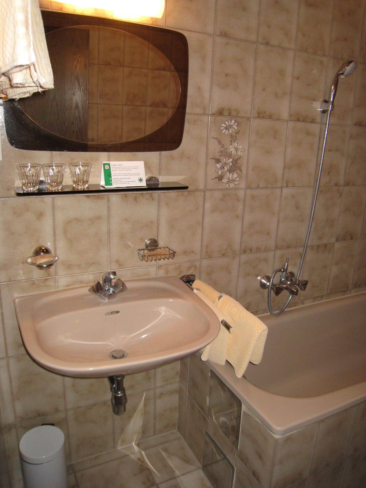 hotel_-_wc_-_bath_02.jpg