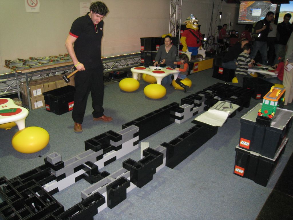 maxi_loco_building_01.jpg