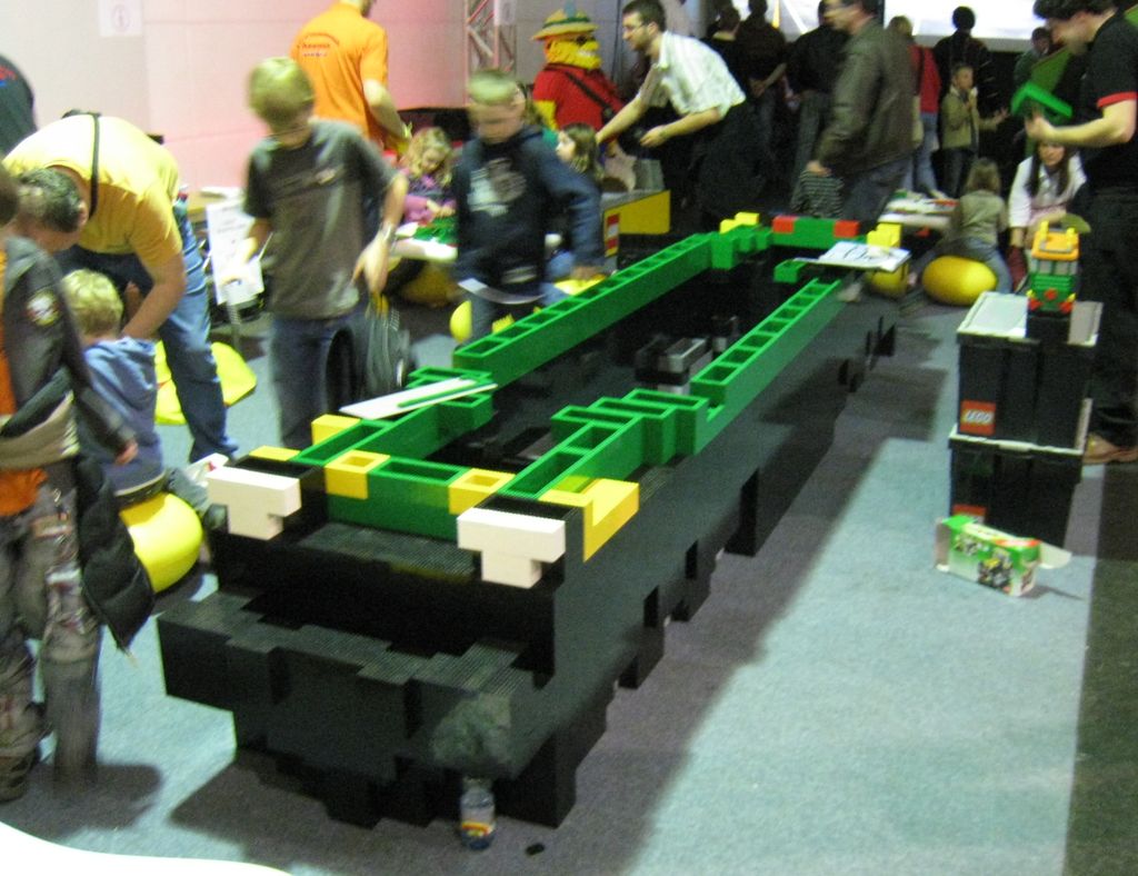 maxi_loco_building_05.jpg