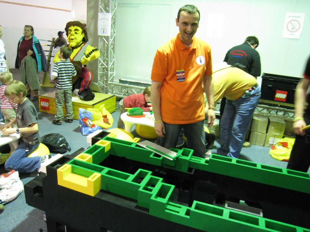 maxi_loco_building_08.jpg