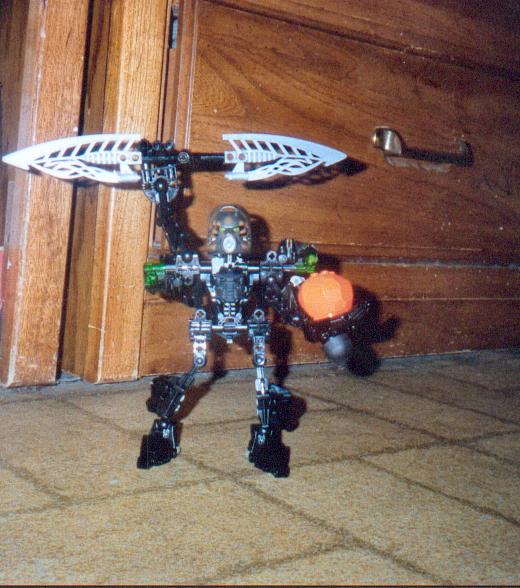makutamoc02.jpg
