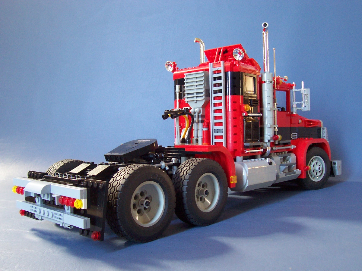 241006_big_red_black_rig_truck_102.jpg