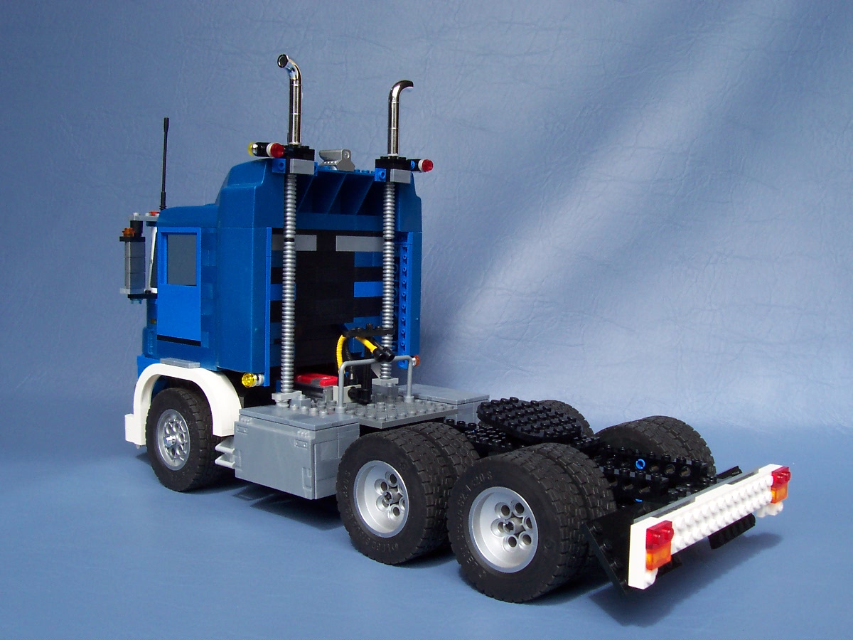 081106_blue_cabover_004.jpg