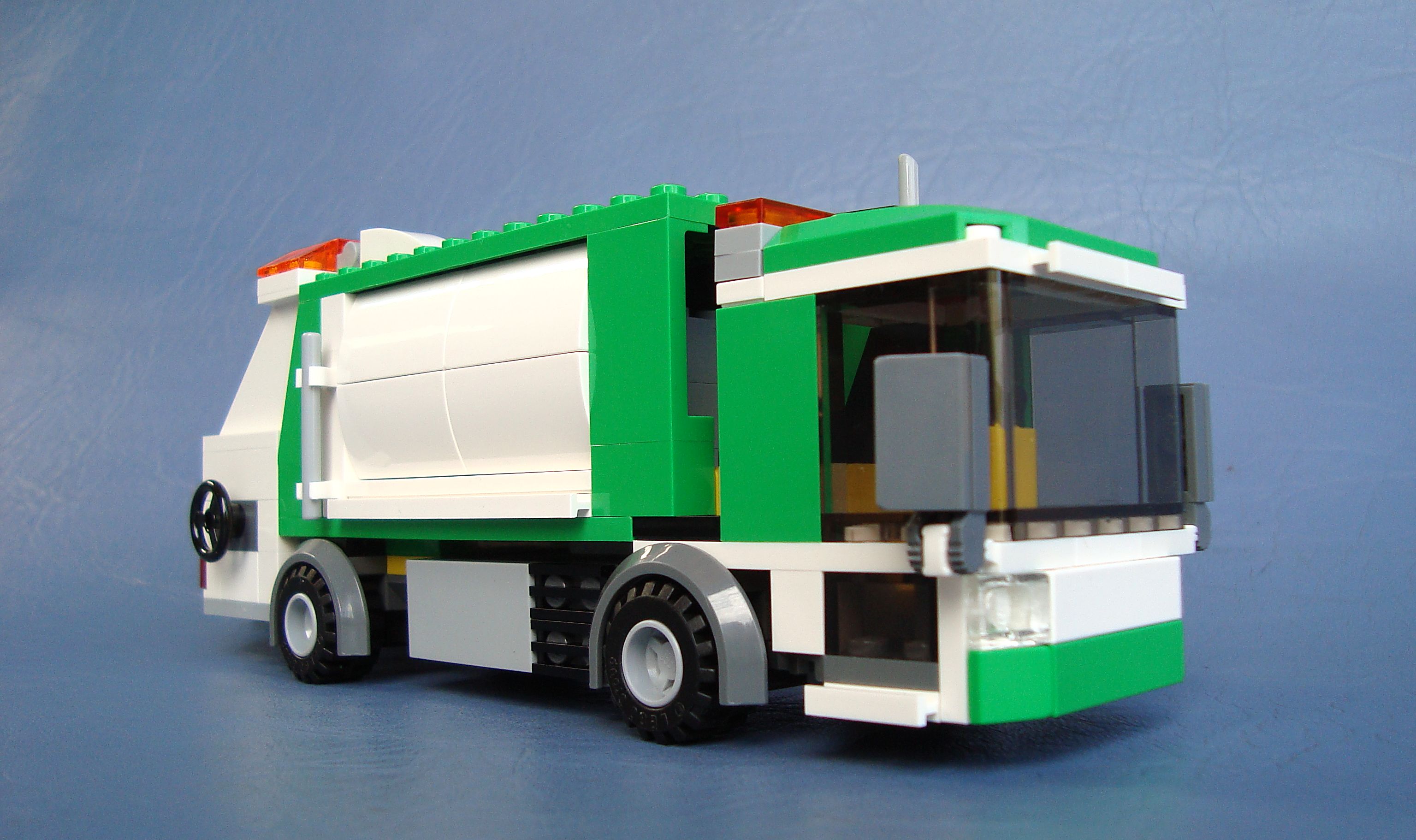city-garbage-truck_001.jpg