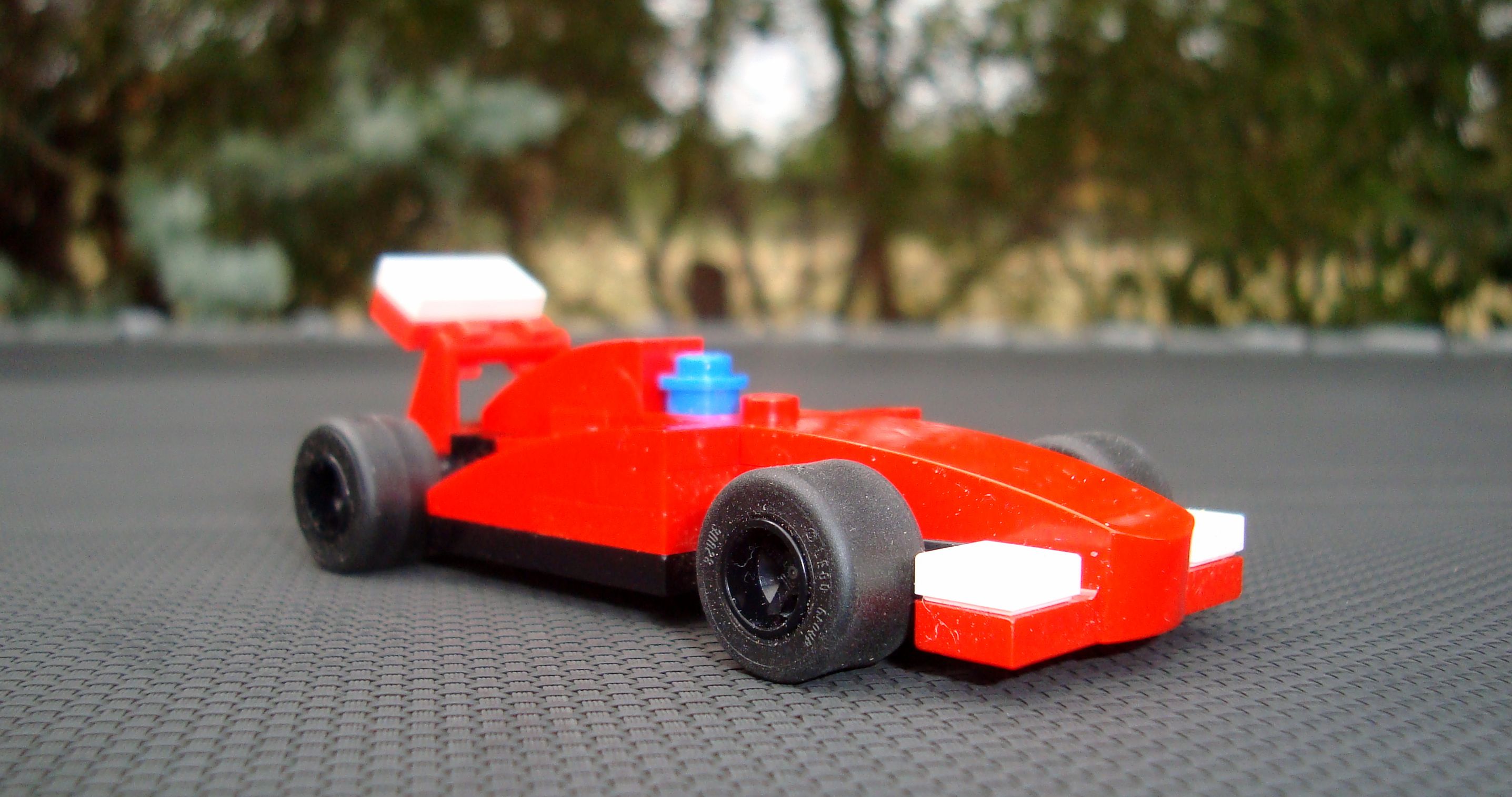 ferrari_30190_001.jpg
