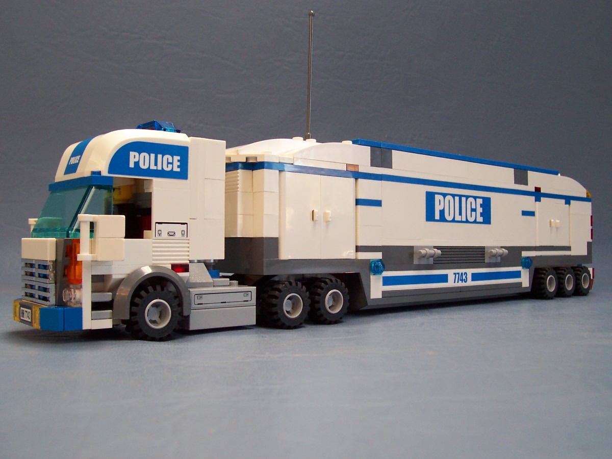 police-command-centre-7743-with-moc-ideas_011.jpg
