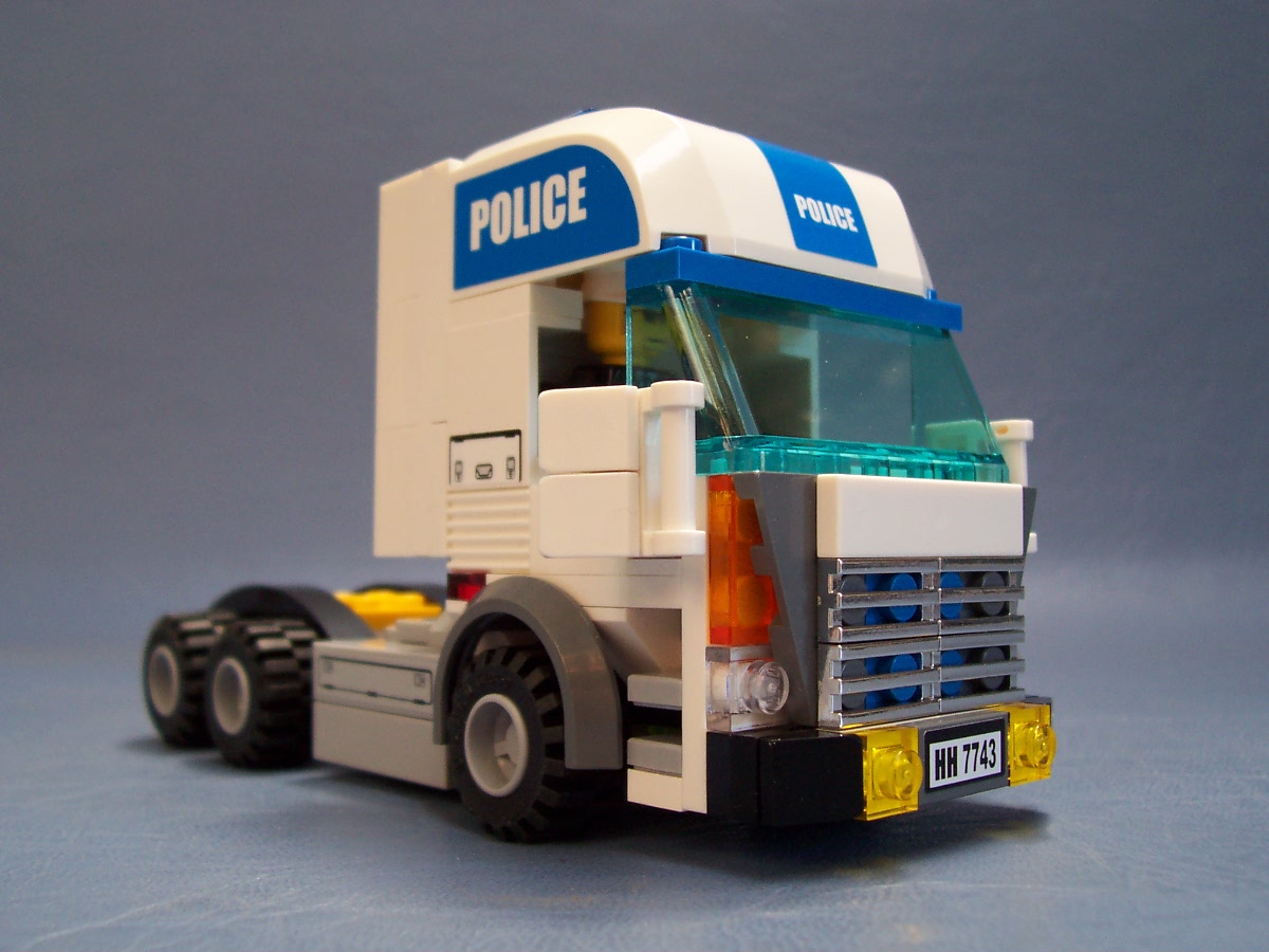 police-command-centre-7743-with-moc-ideas_020.jpg