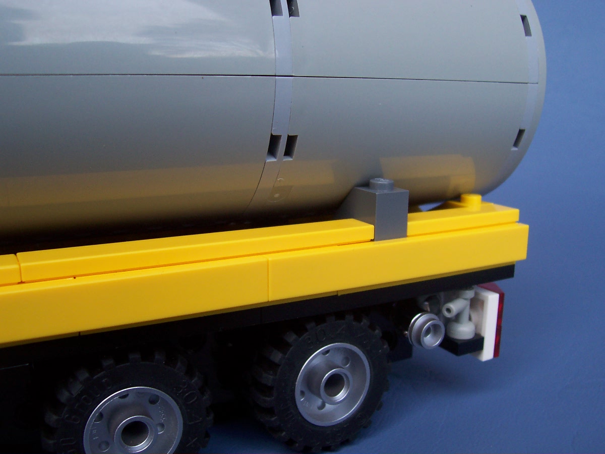 tanker-truck-yellow-black_020.jpg