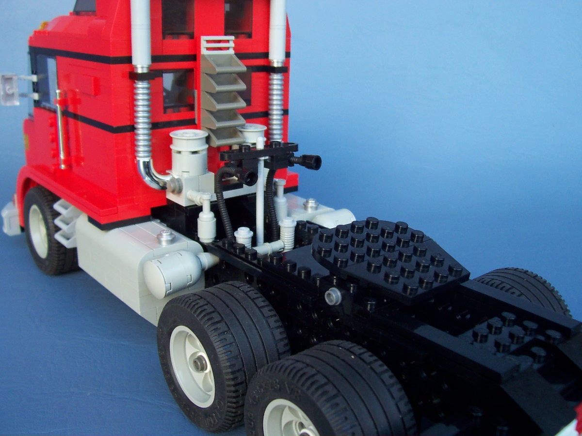 truck-red_moc_080.jpg
