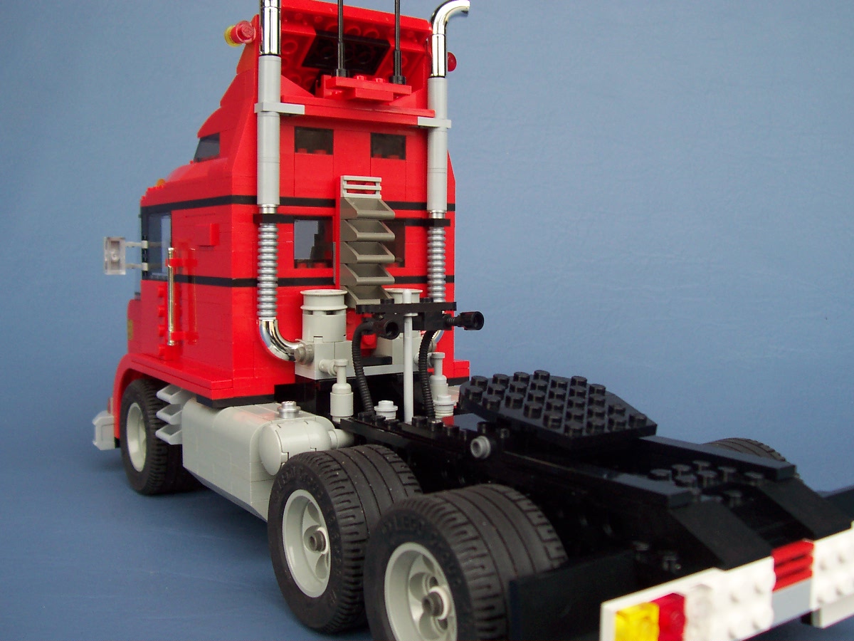 truck-red_moc_102.jpg