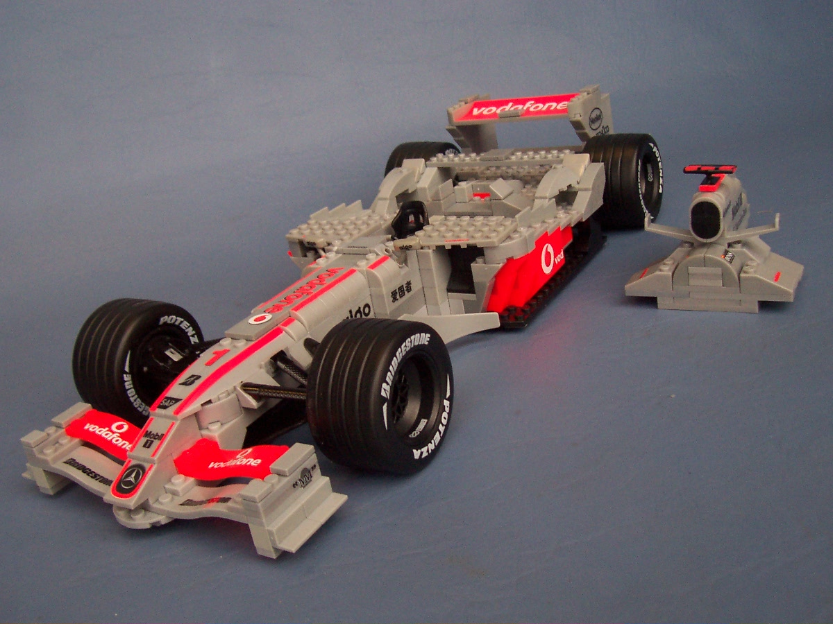 vodafone-mclaren-mercedes_024.jpg