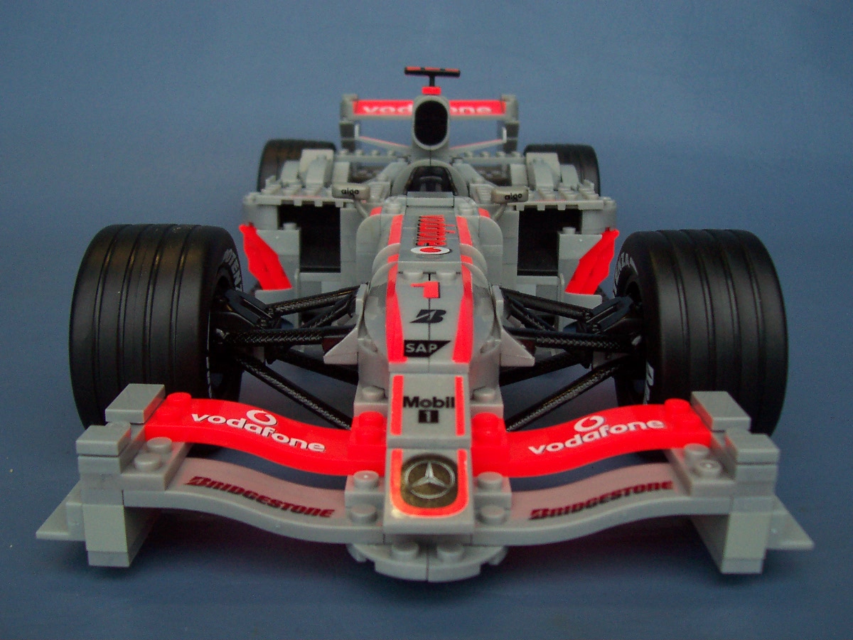 vodafone-mclaren-mercedes_030.jpg