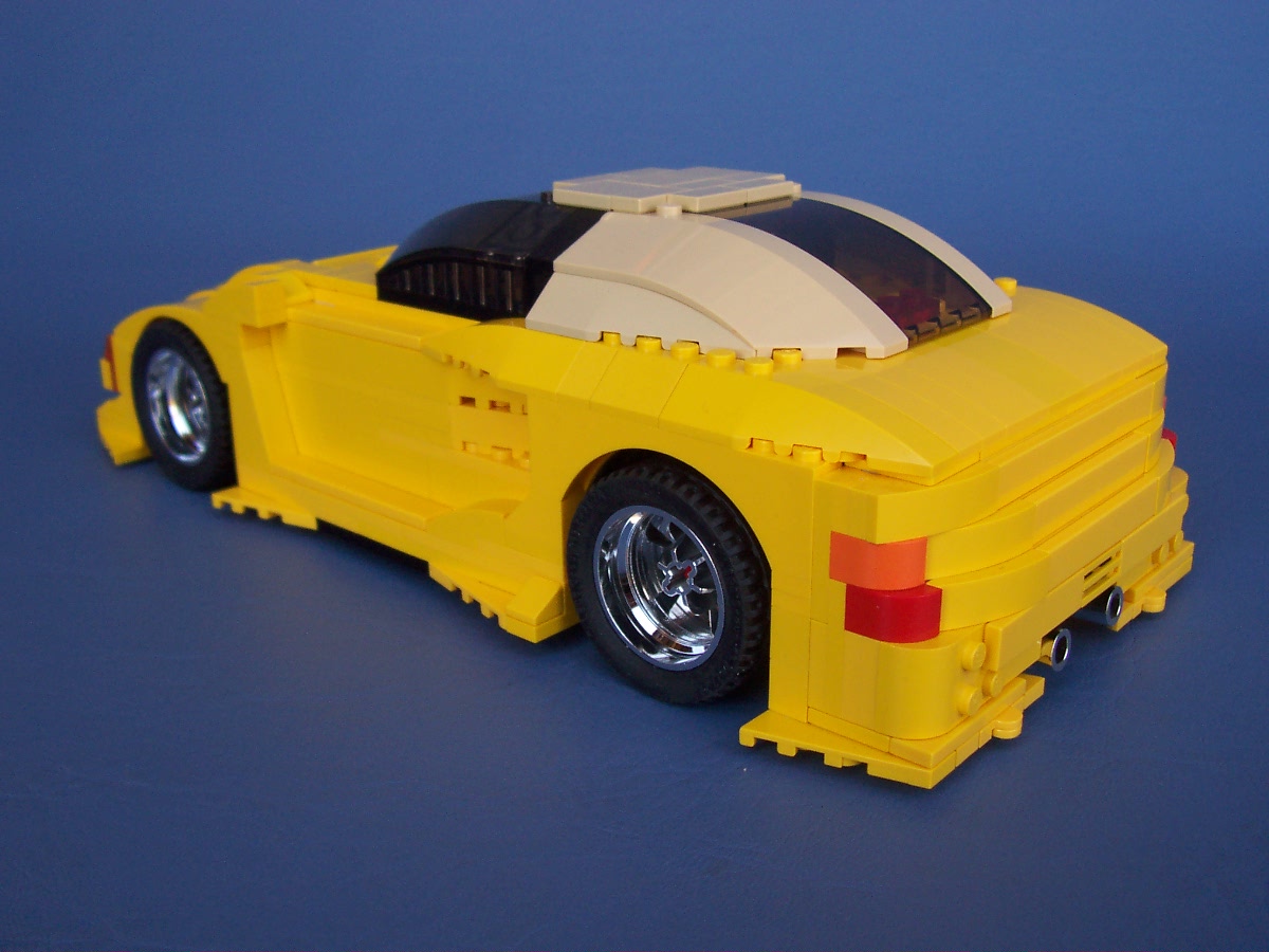 z8-yellow-custom-coupe-moc_003.jpg