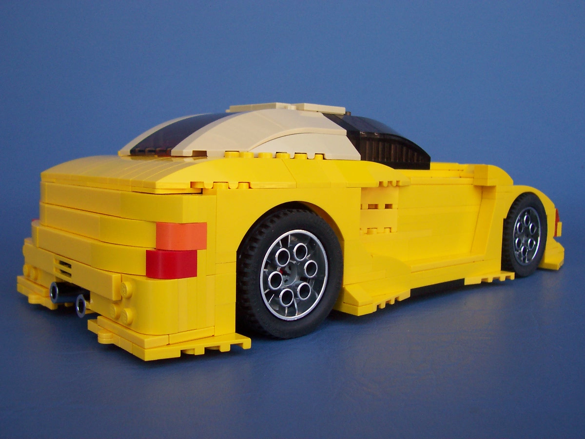 z8-yellow-custom-coupe-moc_007.jpg