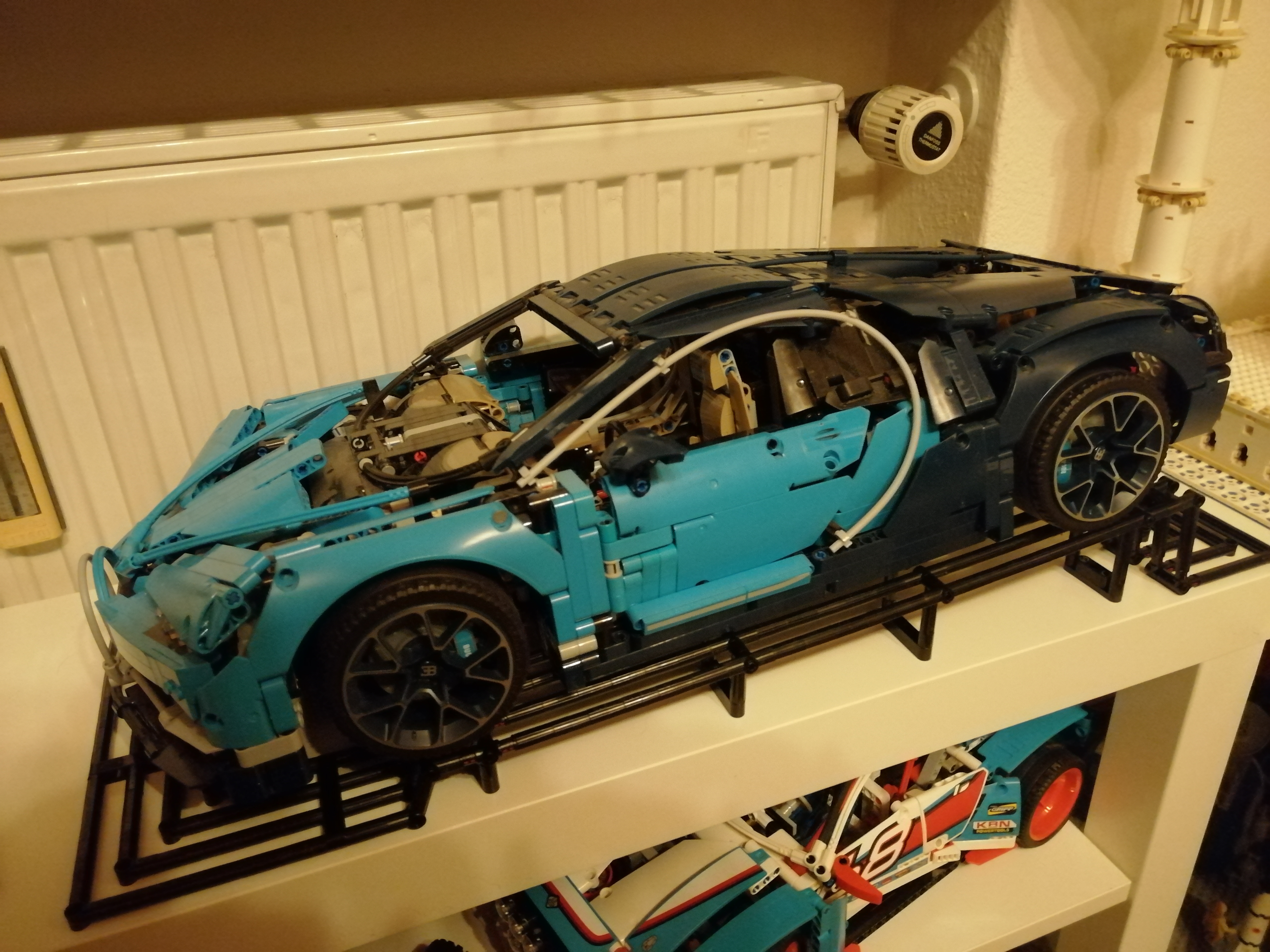 bugatti_stander.jpg
