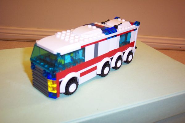 moc_vehicle_ambulance20060423_03.jpg