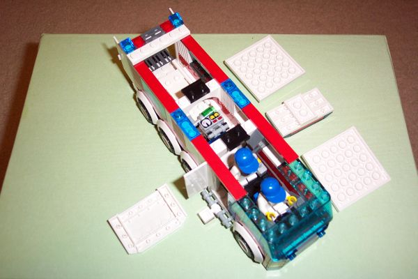 moc_vehicle_ambulance20060423_06.jpg
