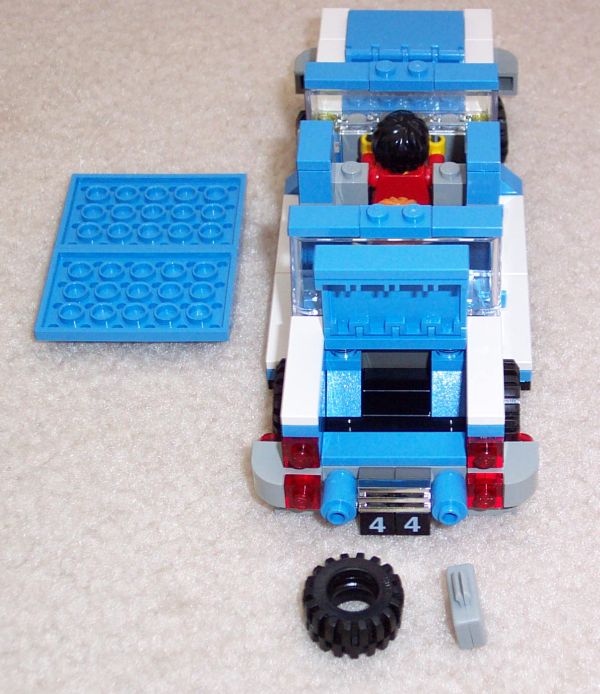 vehicle_land_sedan_blue_back01.jpg