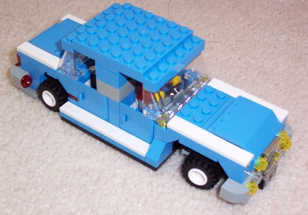vehicle_land_sedan_blue_isometric04.jpg