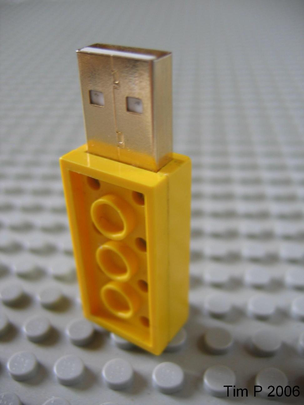 lego_flash_drive_-_02.jpg