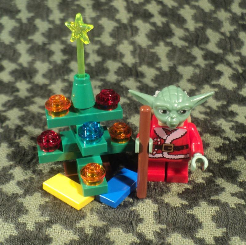 santa_yoda.jpg