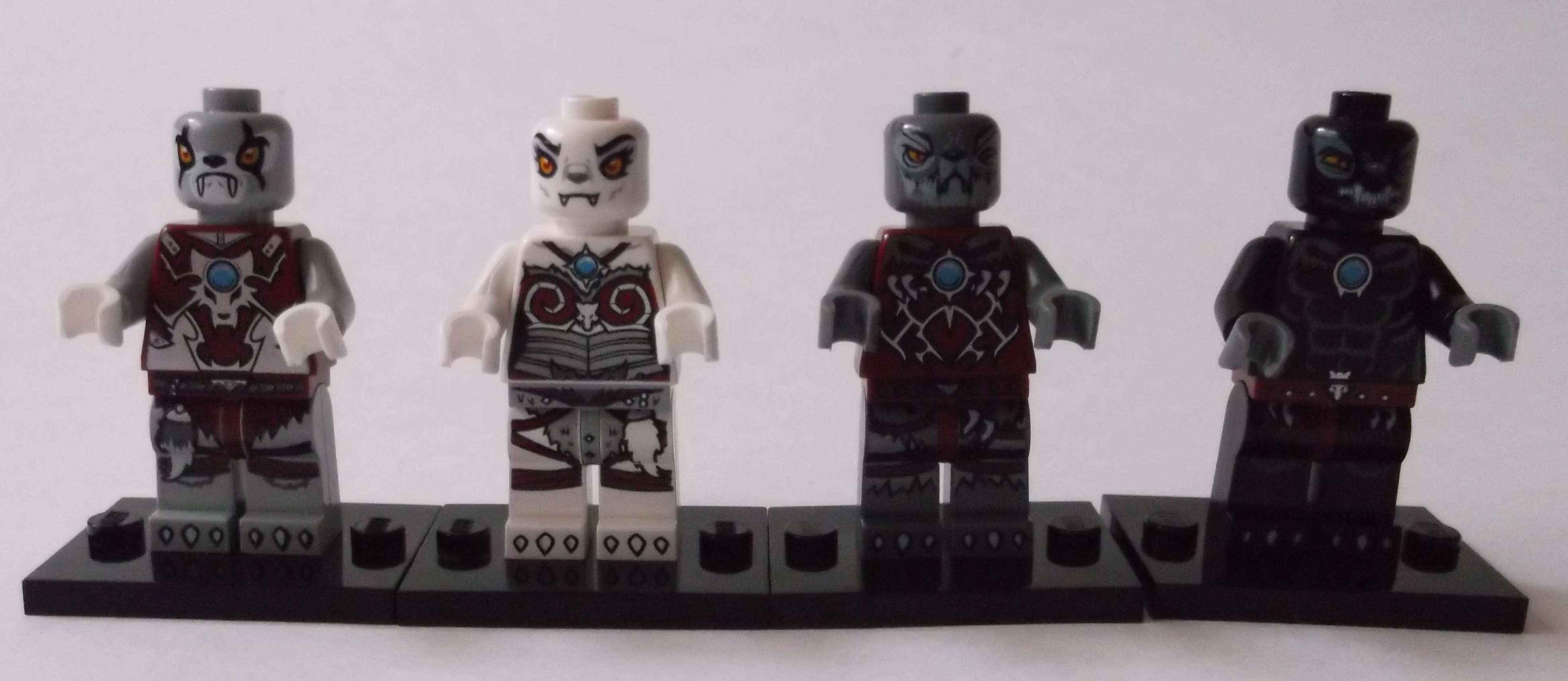 15.minifigs_wolfs_front_no_acc.jpg