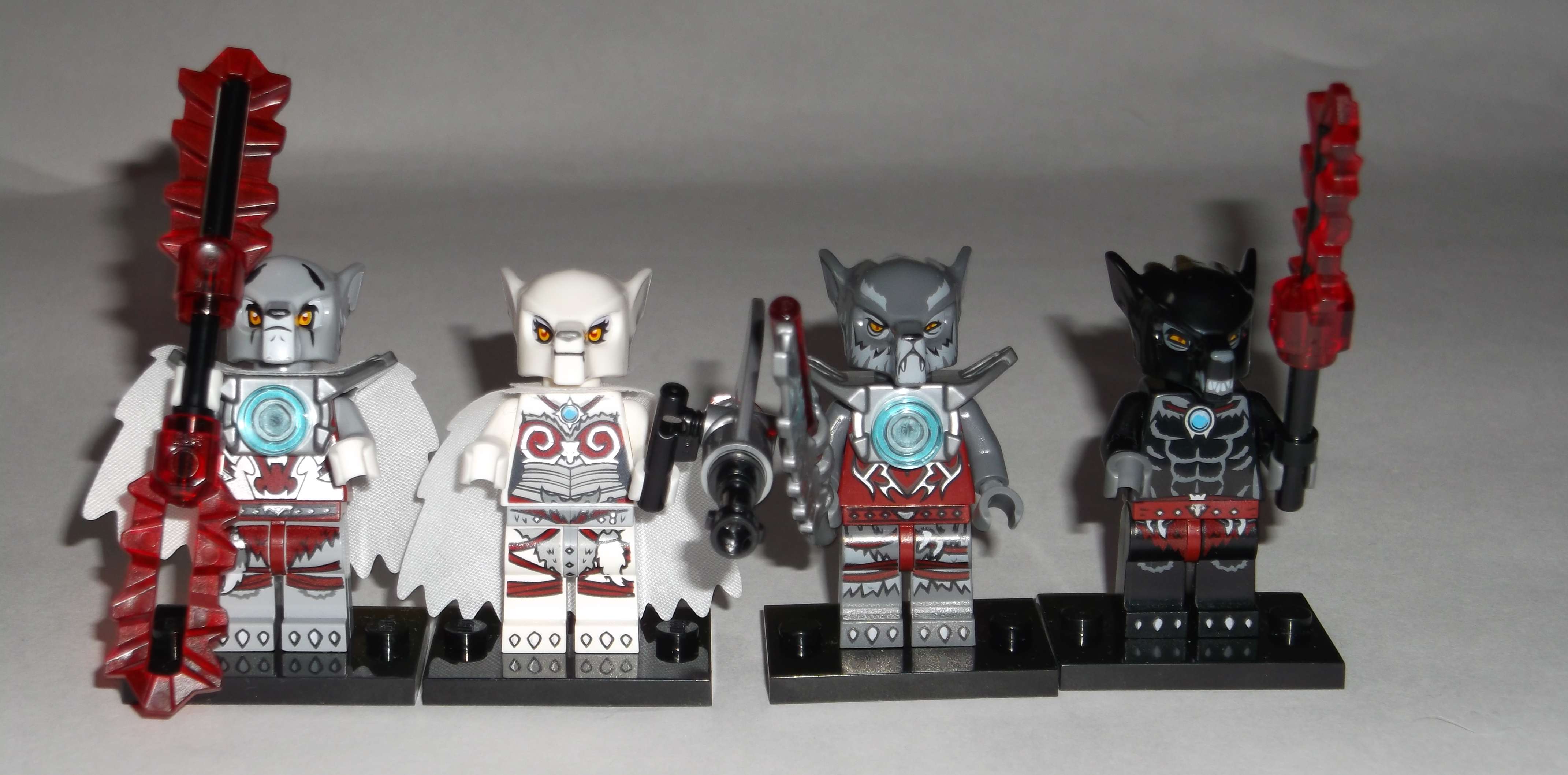 20.minifigs_wolfs_front_full.jpg