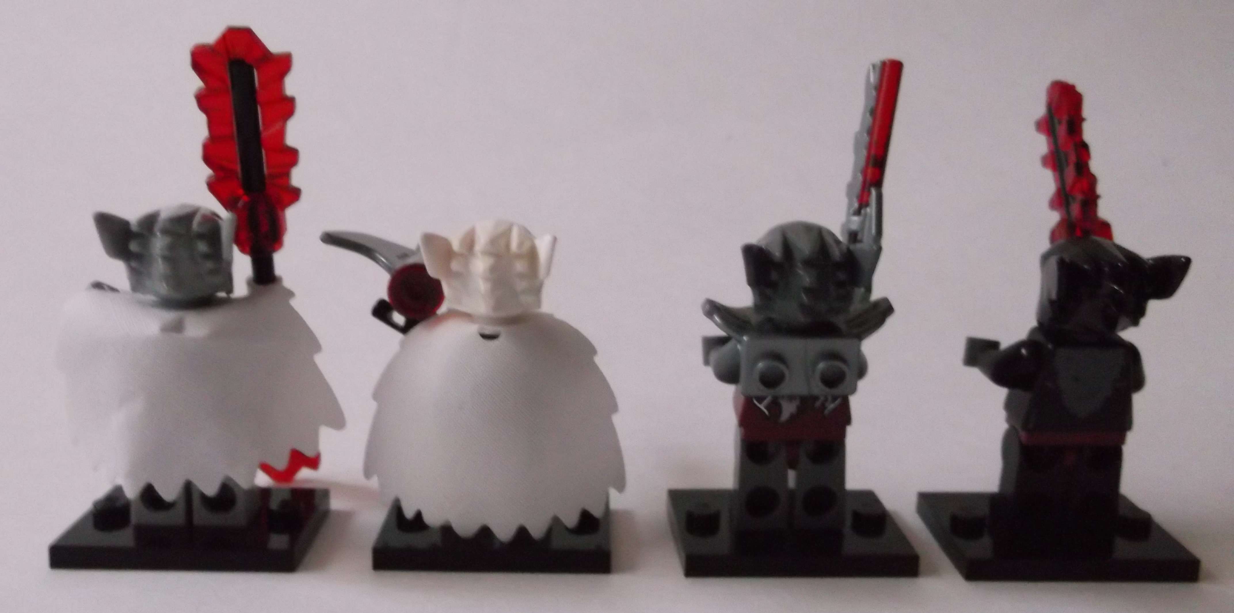 21.minifigs_wolfs_back_full.jpg