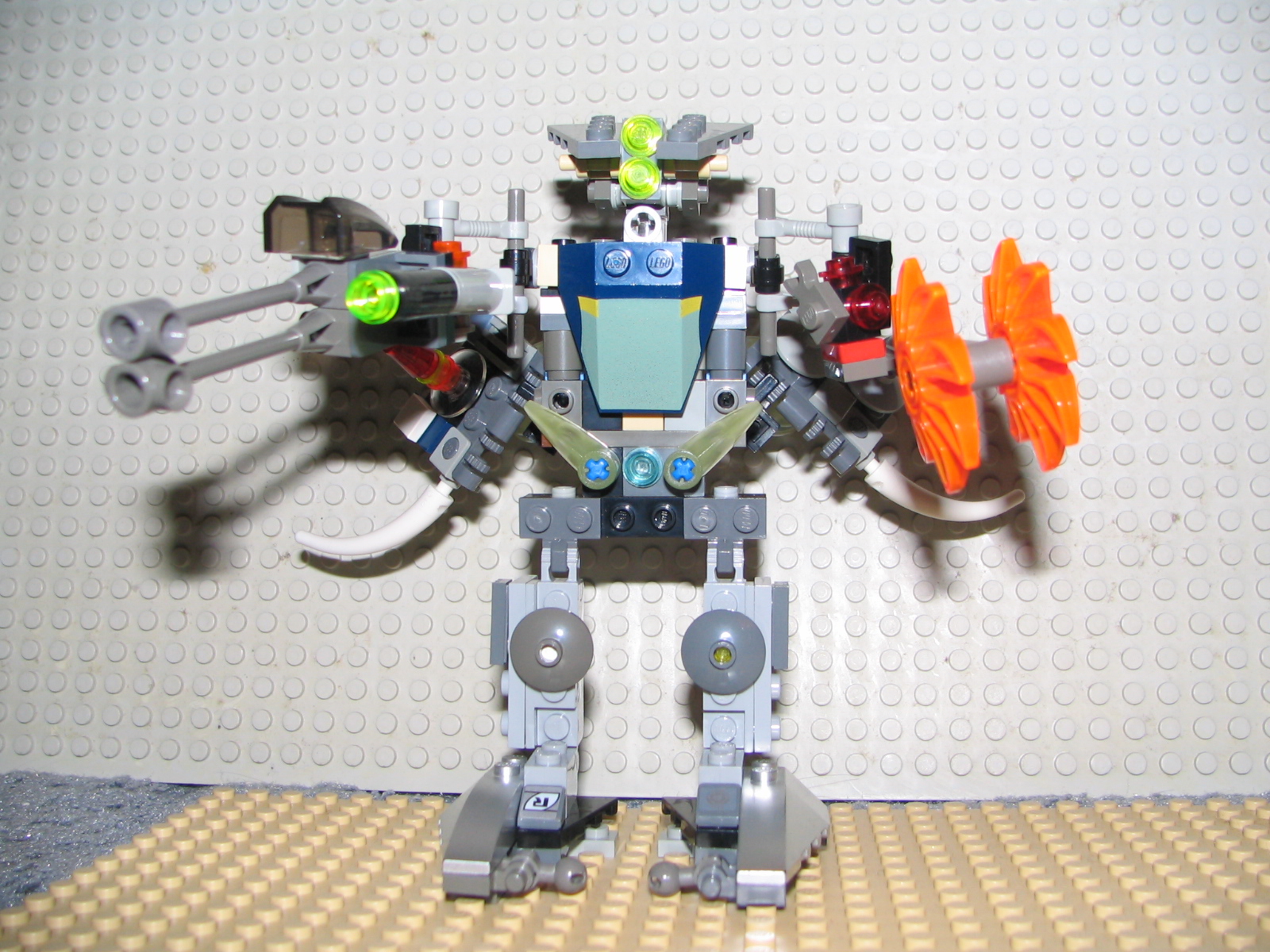 lego_robot_o_doom_001.jpg