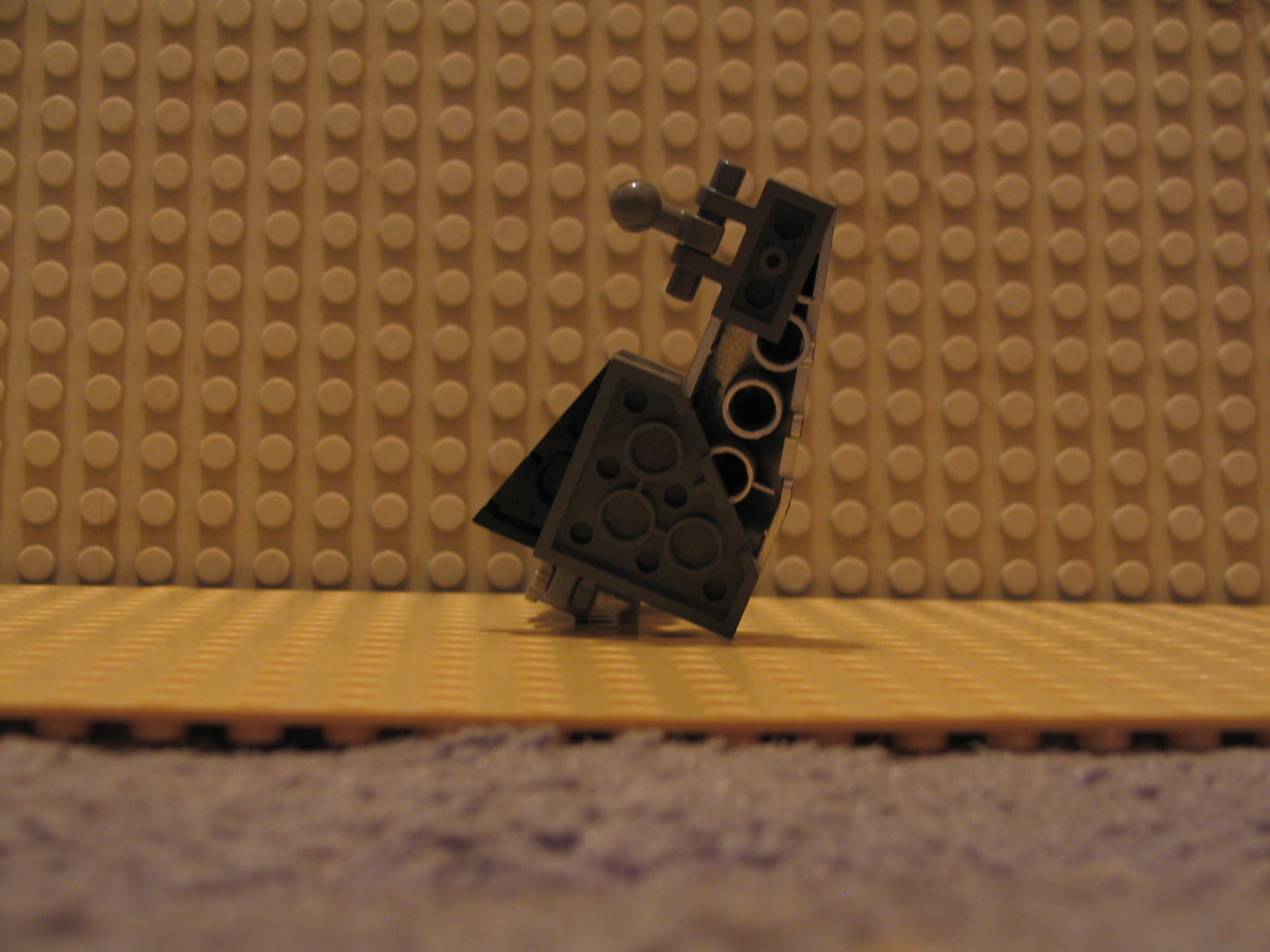 lego_robot_o_doom_bottom_foot_001.jpg