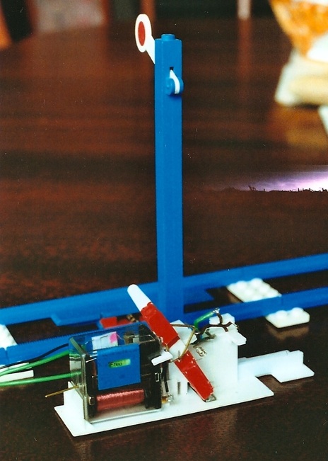 legosignallockinglr.jpg