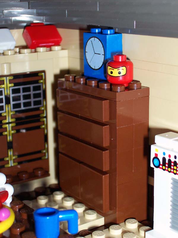 73_tansu_with_clock_and_daruma.jpg