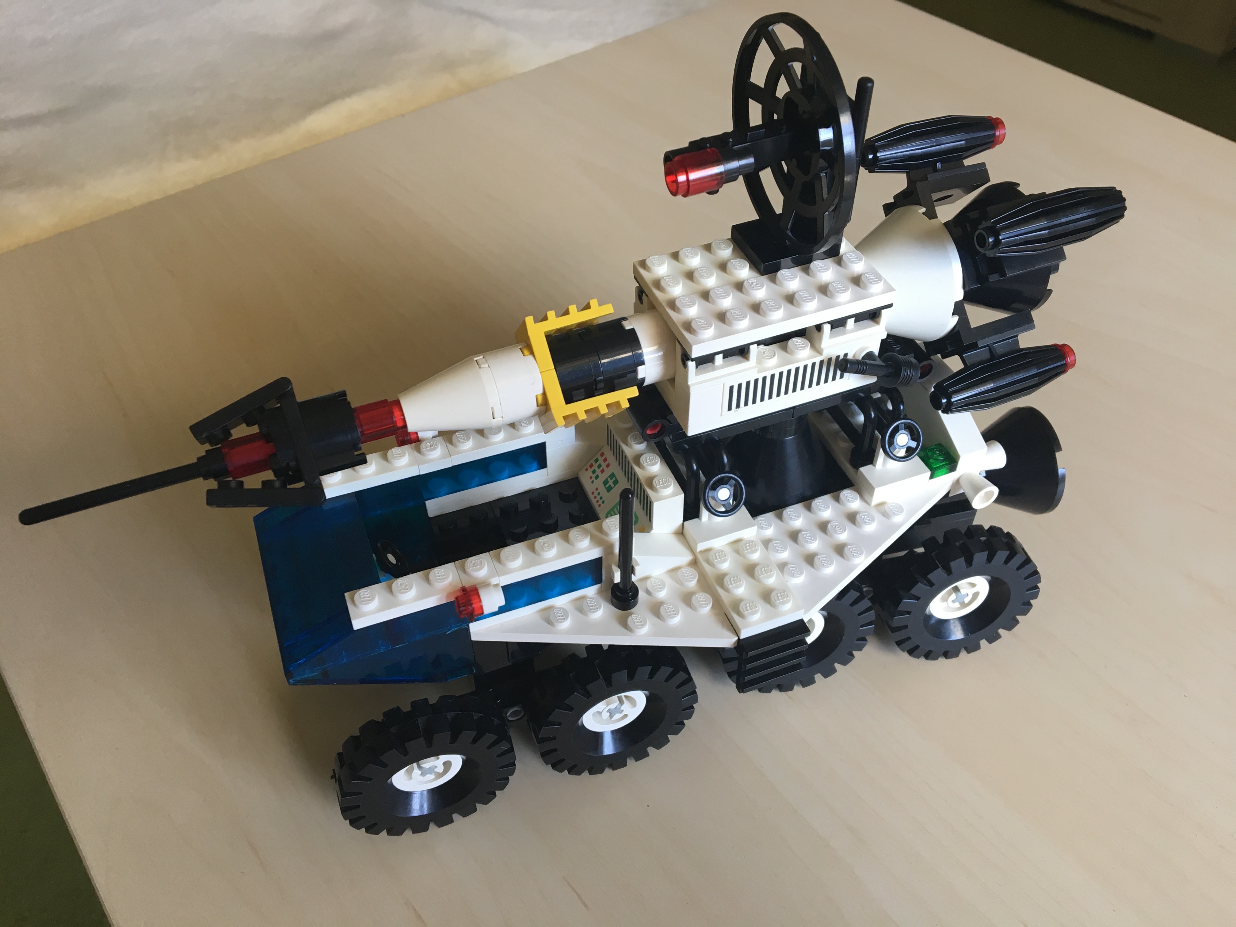 6950_futuron_1.jpg