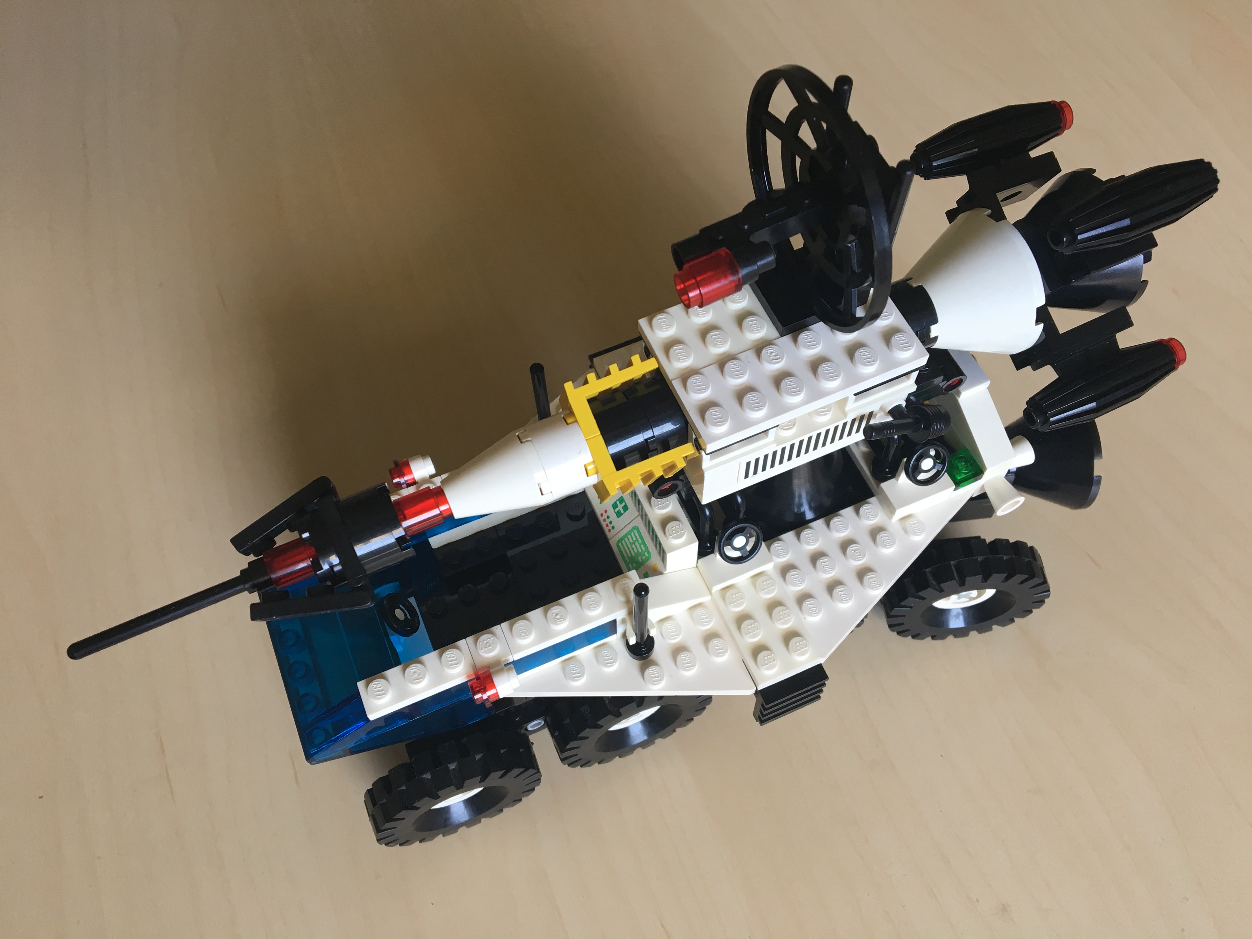 6950_futuron_3.jpg
