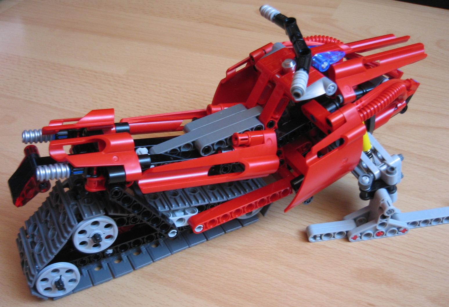 snowmobile_8272_2.jpg