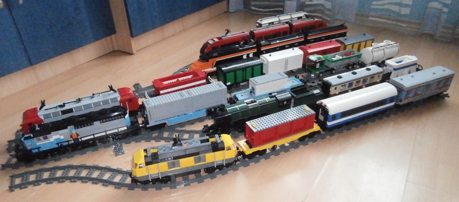 00_trains.jpg