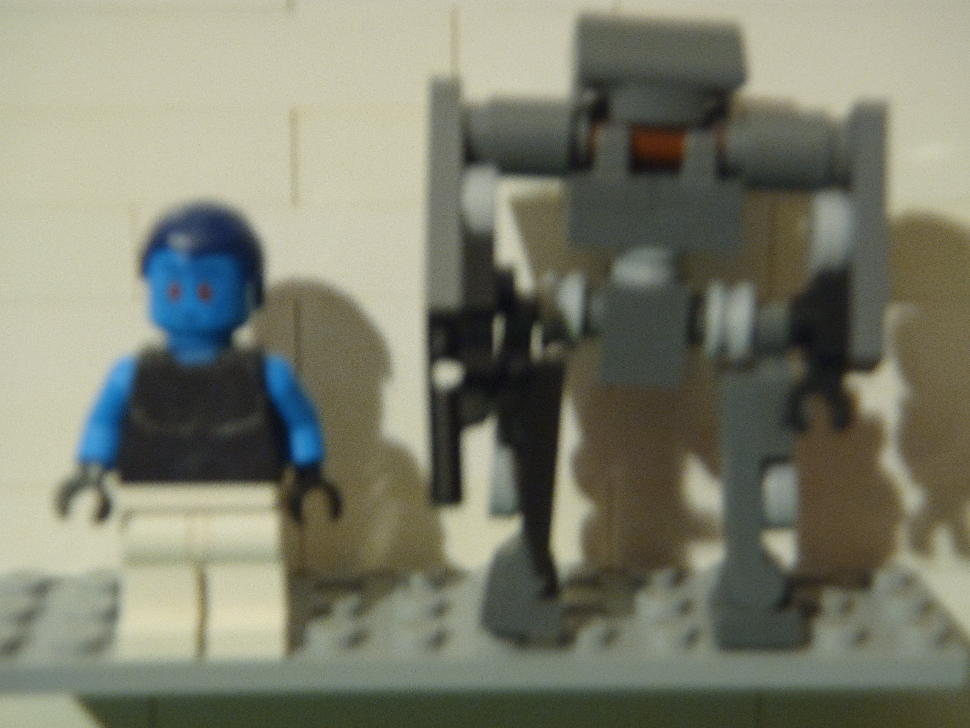 thrawn_in_sparring_gear_and_sentry_droid.jpg