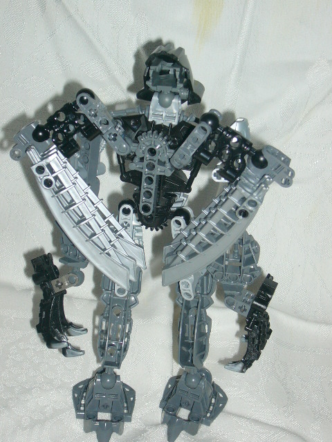 makuta_back.jpg