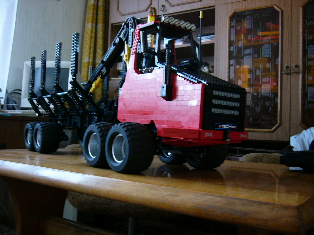8x8_forwarder_024.jpg