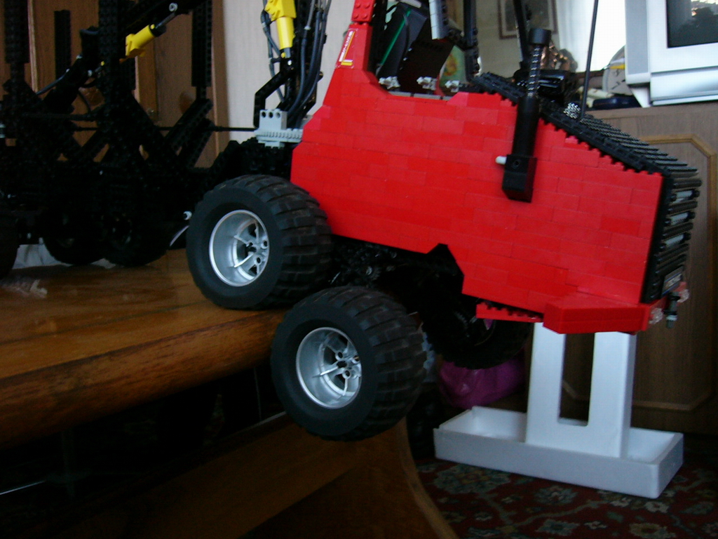 8x8_forwarder_027.jpg