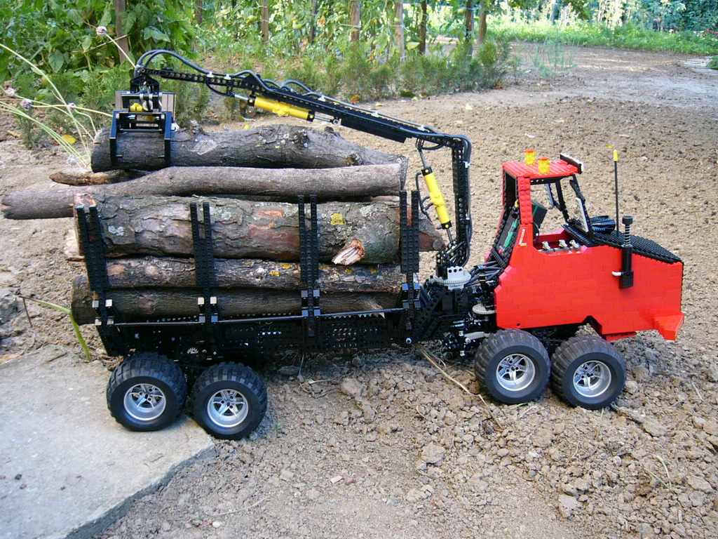 8x8_forwarder_029.jpg